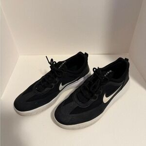 Nike Nyjah Free 2 Skate Shoes Black White Low Top Sneakers Men's Size 10.5